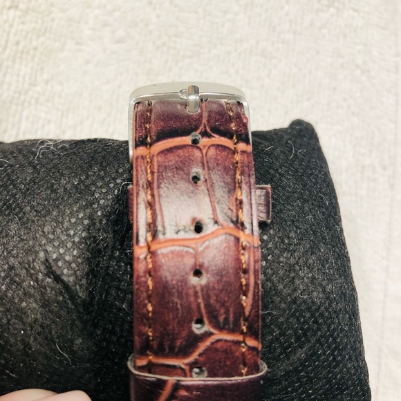 Meibo Watch with leather straps - Picture 6 of 7